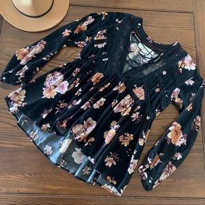 Vintage Havana hi low floral and lace blouse